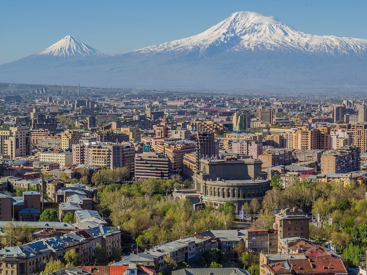 Армения — городская жизнь, сильная гастрономическая культура